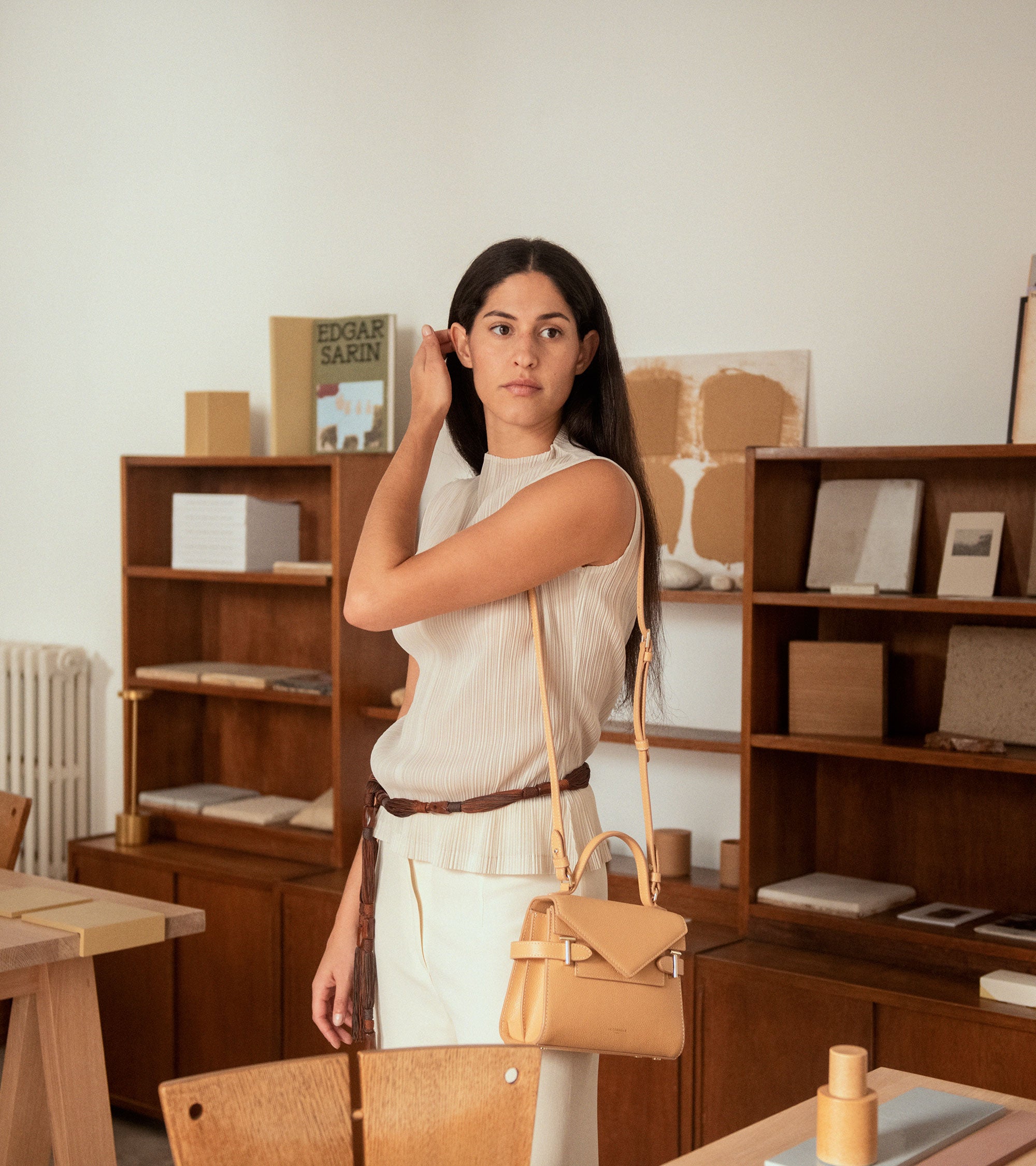 Bolso de mano pequeño Emilie de piel texturizada con doble solapa