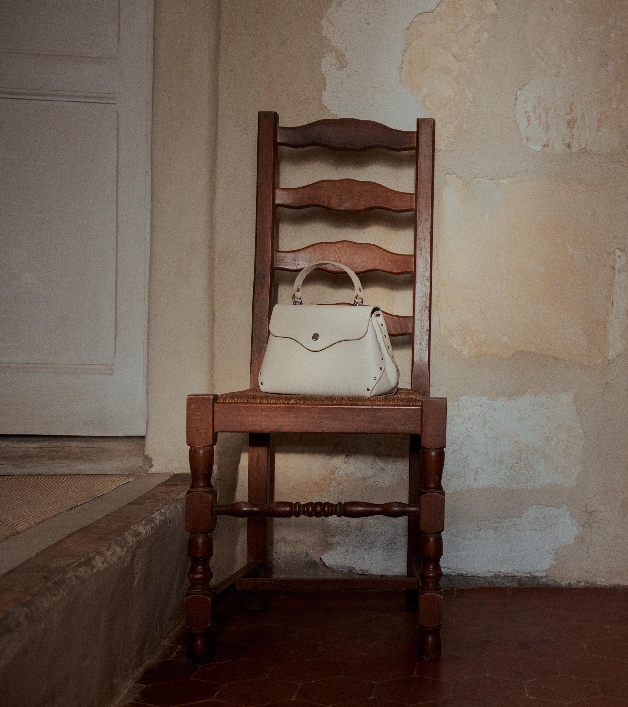 Bolso de mano pequeño Sans Couture de cuero de cabra granulado