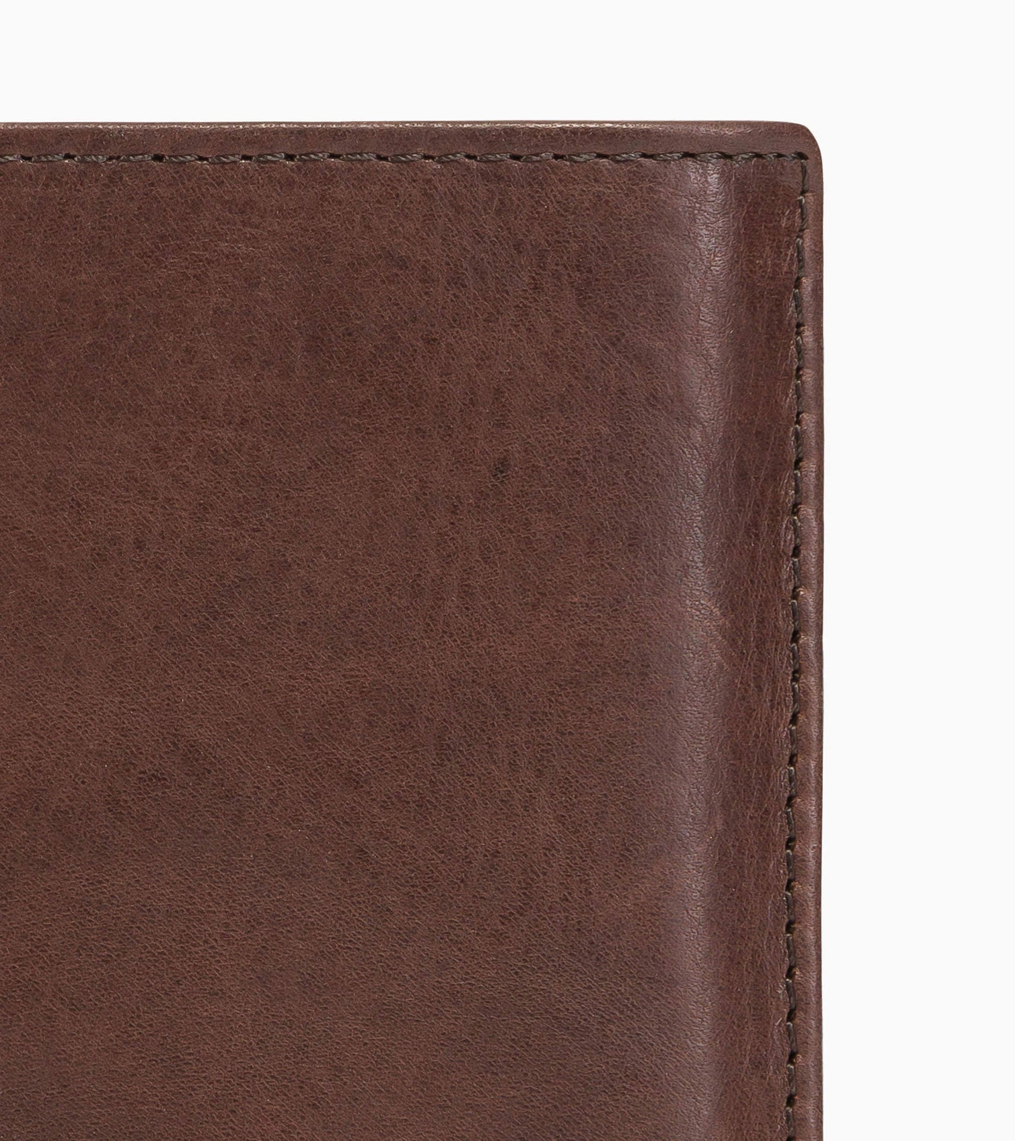 Medium zipped vertical wallet with 3 sections in oiled leather.