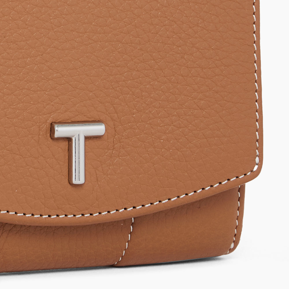 Romy coin case with flap closure in pebbled leather