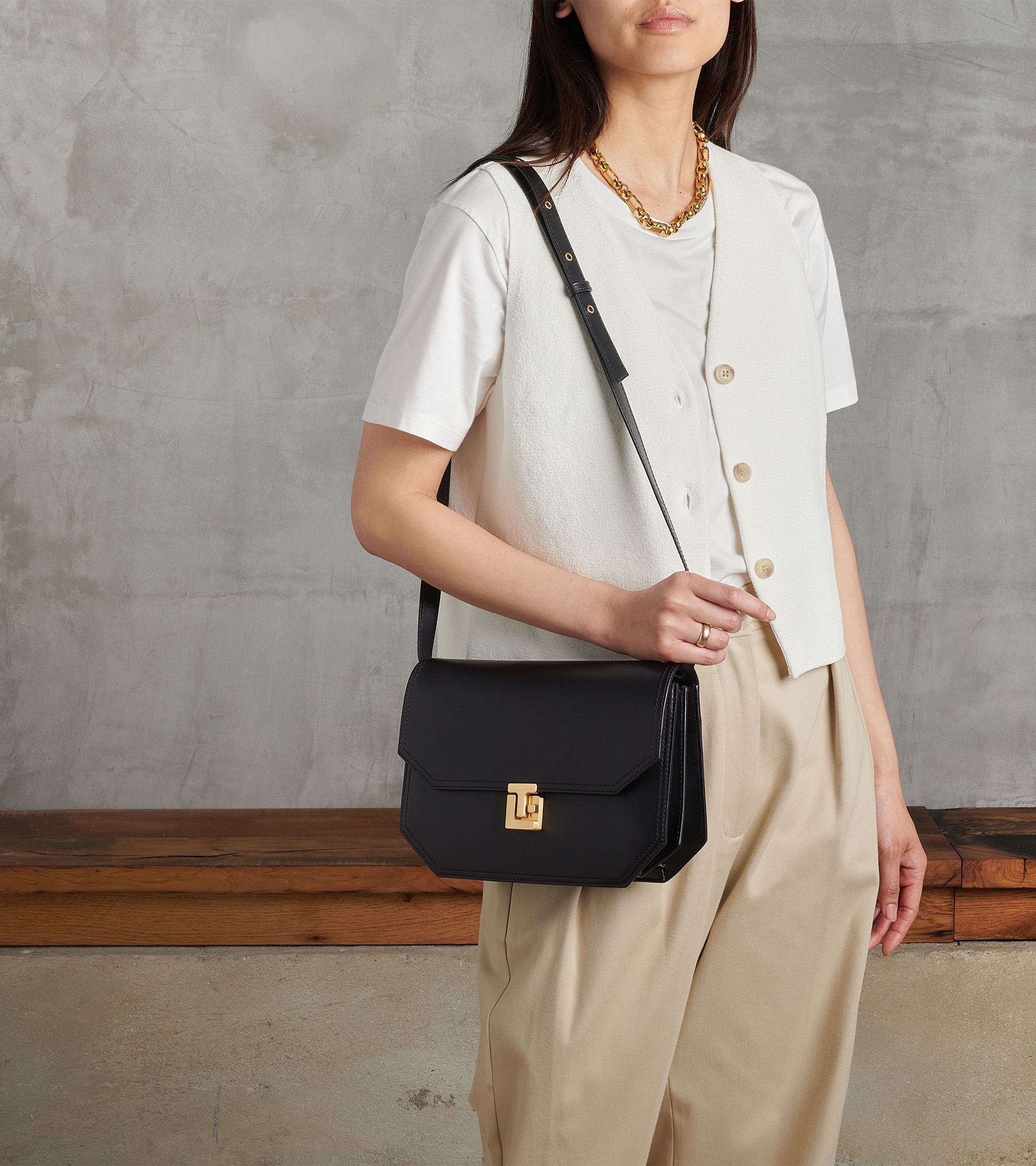 Rose medium crossbody bag in smooth leather