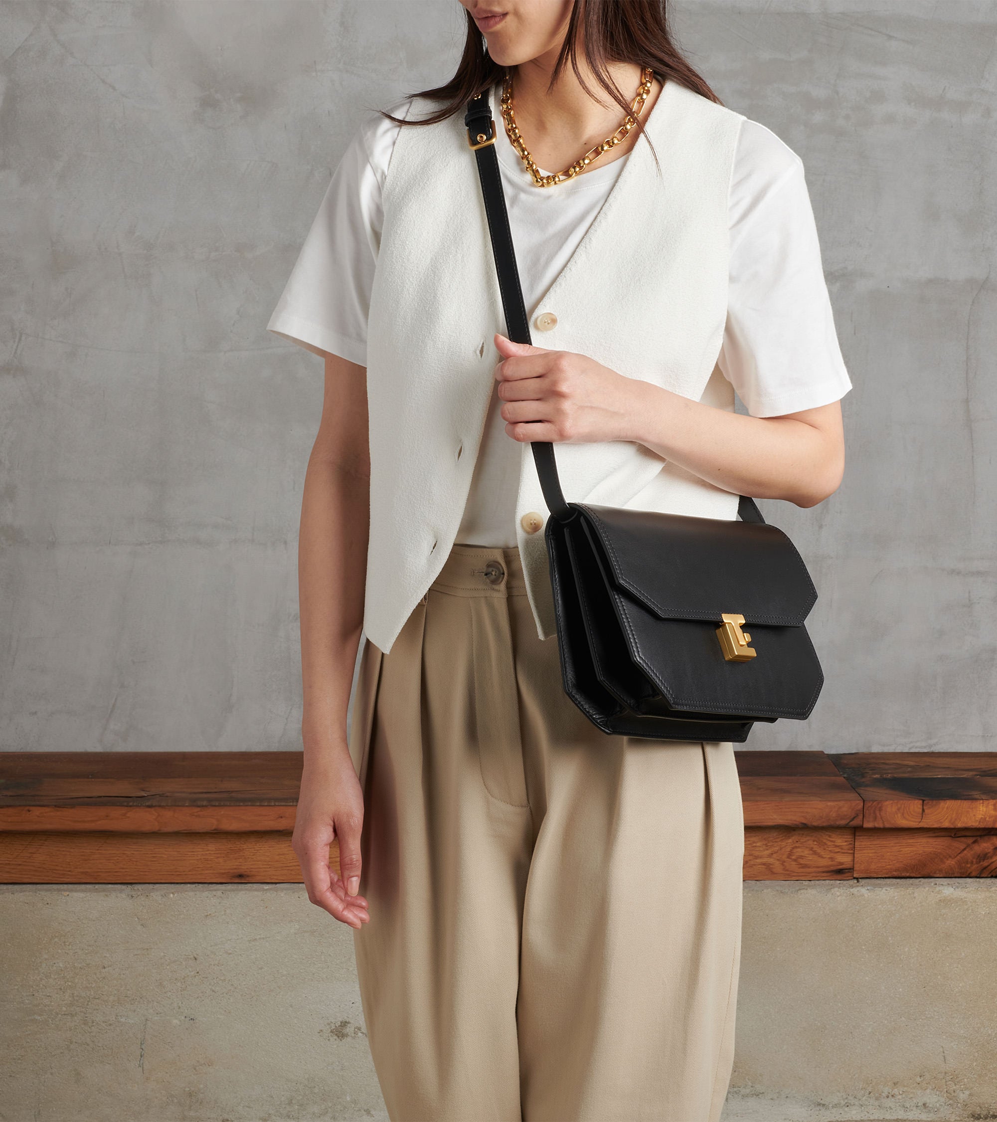 Rose medium crossbody bag in smooth leather